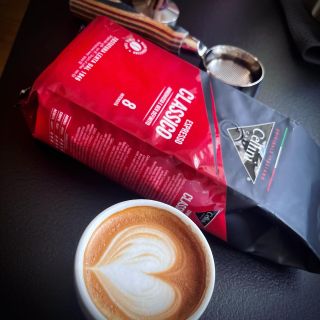 Nejen že je boží, ale k tomu i fotogenická 😍 www.mojekafe.cz #celliniclassico #cellini #cellinicaffe #káva #coffeelove...